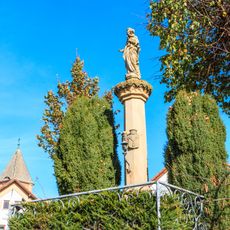 Sloup se sochou Panny Marie