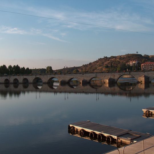 Ponte Velha sobre o rio Tua