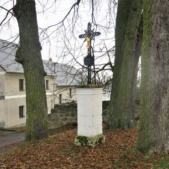 Kříž na rozcestí u domu 51 v Bosyni
