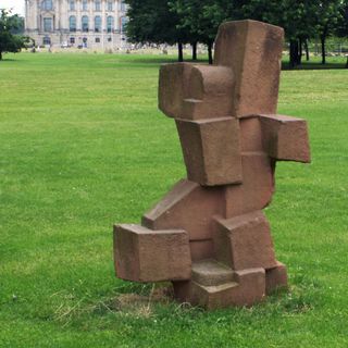 Stone sculpture (Walter Steiner)