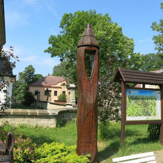 Zvonička na návsi v Arnolticích