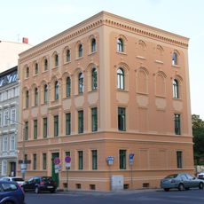 Wohnhaus in geschlossener Bebauung, Eckhaus, zur Augustastraße frei stehend Augustastraße 1 (Hauptanschrift: Wilhelmsplatz 11)