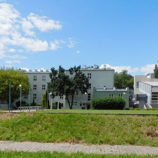 Budynek szkolny przy ulicy Kasprzaka 1/3