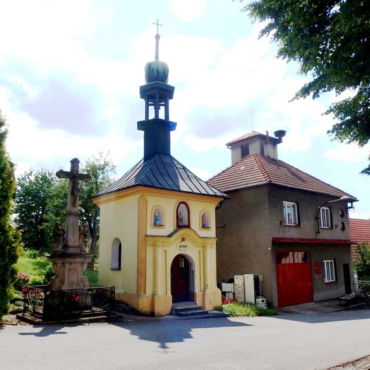 Kaple se zvonicí a Kalvárií