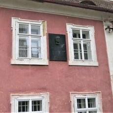 Pamětní deska Jindřicha Šimona Baara na budově fary v Ořechu