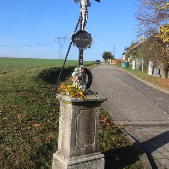 Kříž na jižním okraji Valče