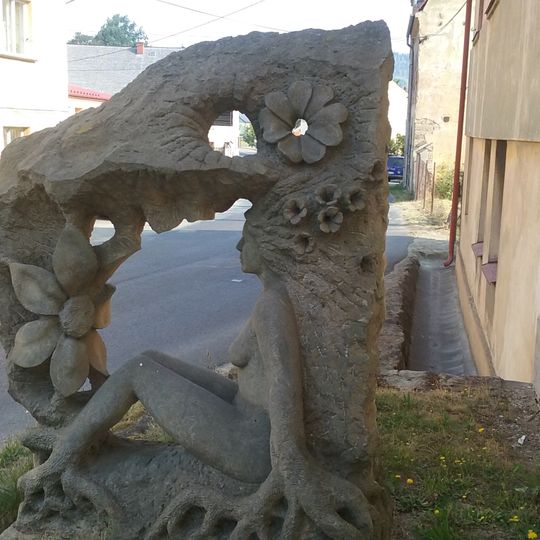 Socha v Nečtinách u zatáčky