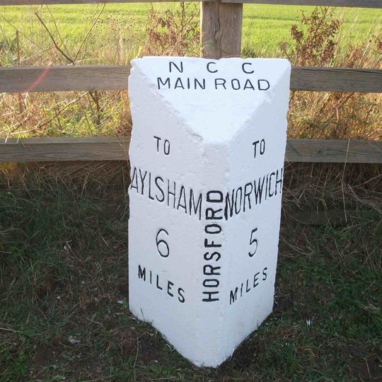 Milepost, c.130m N of road jct