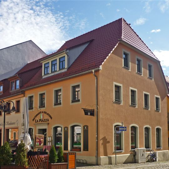 Wohnhaus mit Laden in Ecklage Hauptstraße 7