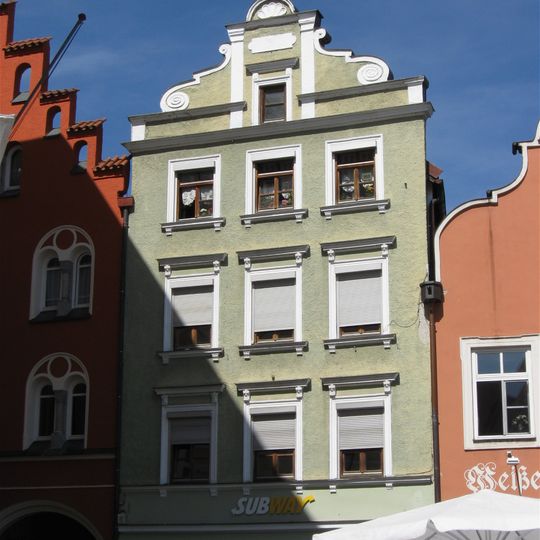 Wohn- und Geschäftshaus