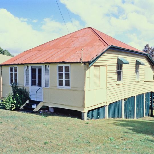 Strathearn, Alderley