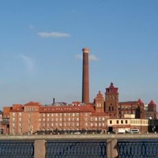 Прядильная фабрика с котельной (электроцехом) и дымовой трубой