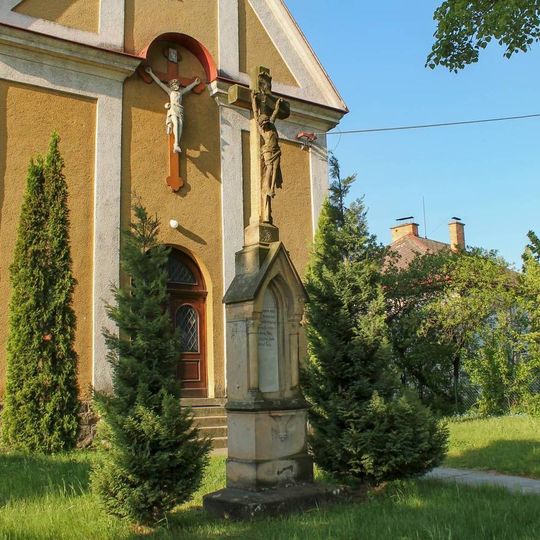 Kříž ve Zborově před kaplí