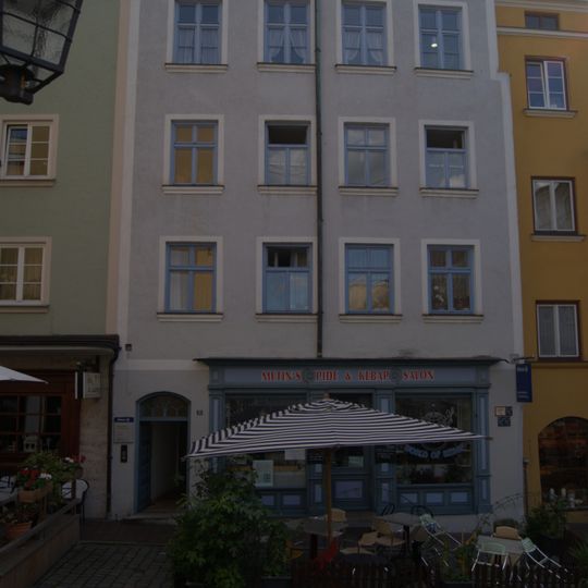 Wohn- und Geschäftshaus