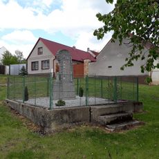 Pomník padlých ve Lhoticích