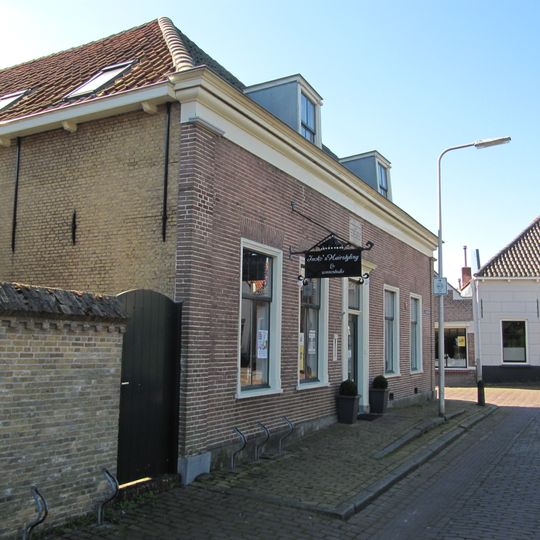 Sint Anthonieplein 1, Geervliet