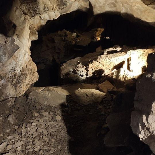 Cueva de Llamazares
