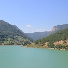 加齊沃達湖