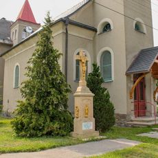 Kříž v Olšanech u kaple