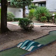 Miniature golf