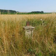 Kříž západně od Pozovic