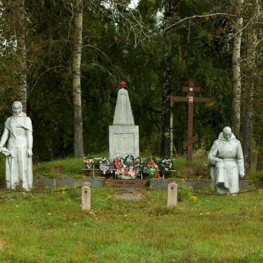 Братская могила советских воинов, погибших в боях с фашистскими захватчиками