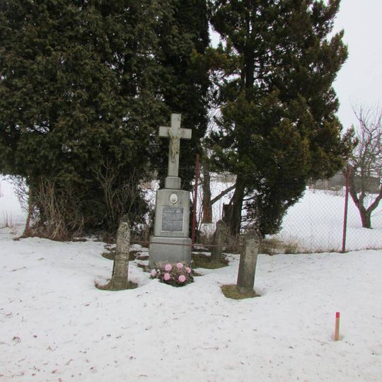 Kříž na severním okraji Veselé u hřbitova