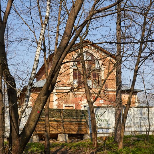 Центральный двухэтажный флигель с росписью «гризайль» в интерьере