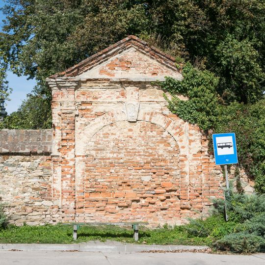 Garden wall in Henryków