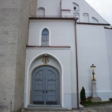 Betkreuz an der Westseite der Kirche Kirchplatz