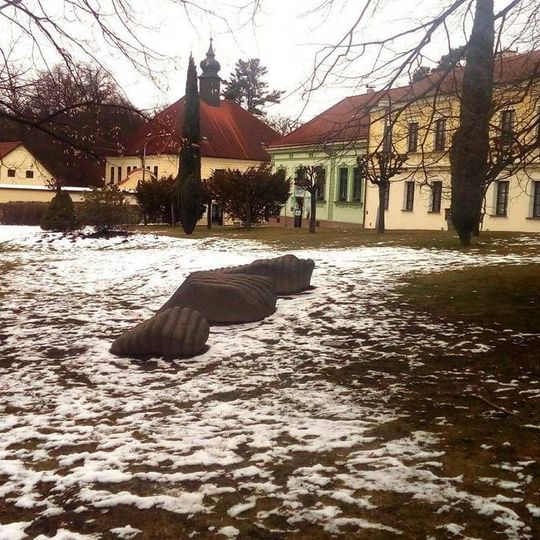 Plastika v Husových Sadech v Jindřichově Hradci