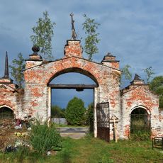 Ограда с воротами (Горицы)