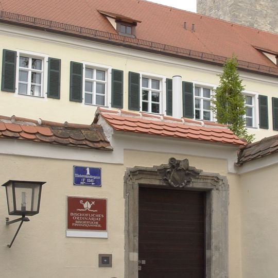 Bischöfliches Palais und Ordinariat, ehemals Stiftsgebäude von Niedermünster