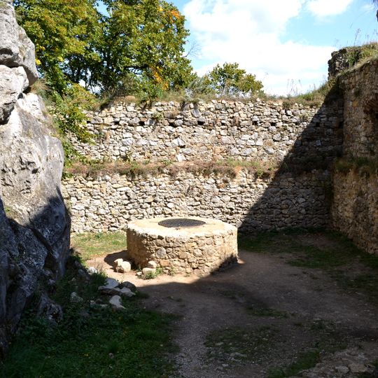 Hrad Beckov, studňa hradná