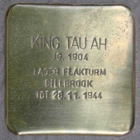 Stolperstein en memoria de King Tau Ah