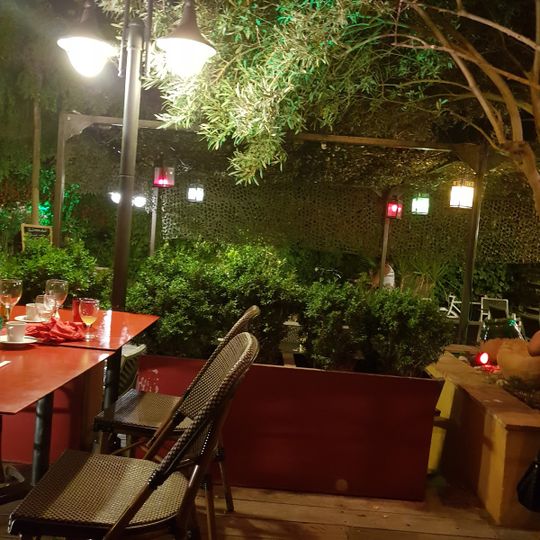 Le Gusto Café