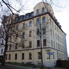 Mietshaus in geschlossener Bebauung in Ecklage mit Vorgarten Hilbersdorfer Straße 52