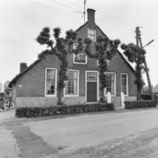 Boerderij van het langhuistype (dwarsdeelvariant) gebouwd in Traditioneel Ambachtelijke stijl