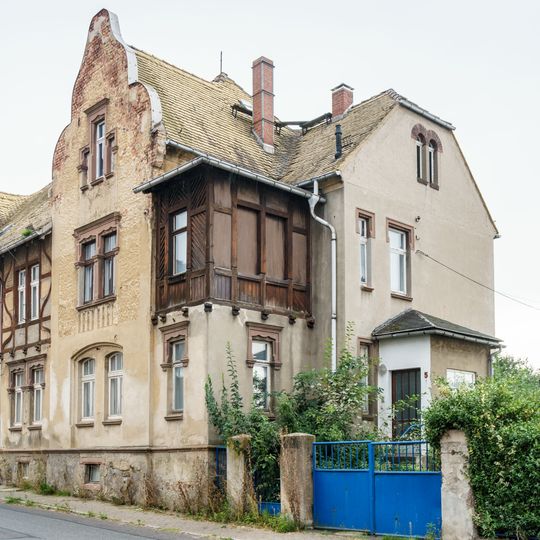 Doppelwohnhaus in offener Bebauung Mutzschener Bahnhofstraße 3; 5