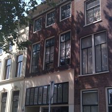 Pand onder hoog schilddak