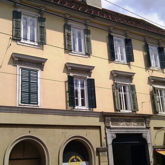 Wohn- und Geschäftshaus