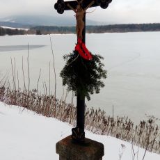 Olšina pond wayside cross
