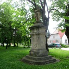 Socha svatého Josefa na návsi v Křimicích
