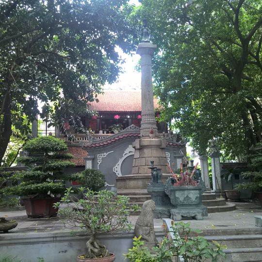 King Le Thai To Monument