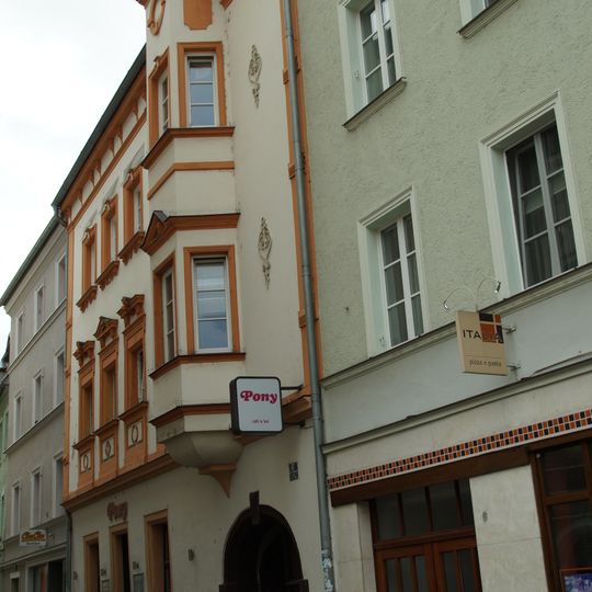 Wohn- und Geschäftshaus