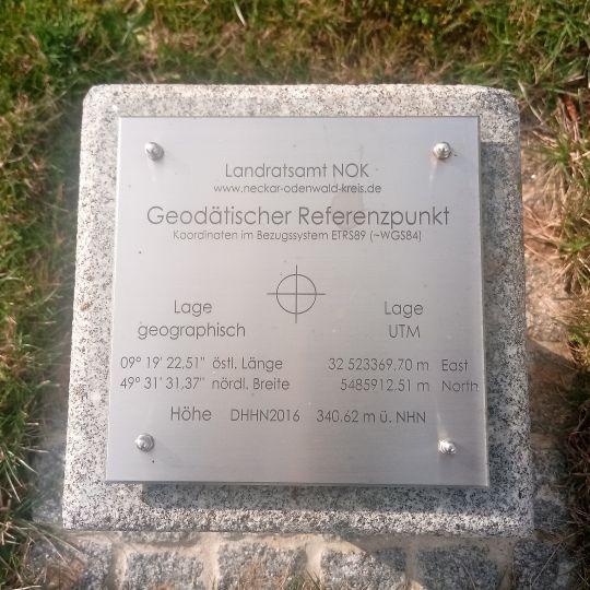 Geodätischer Referenzpunkt beim Landratsamt des Neckar-Odenwald-Kreis' in Buchen