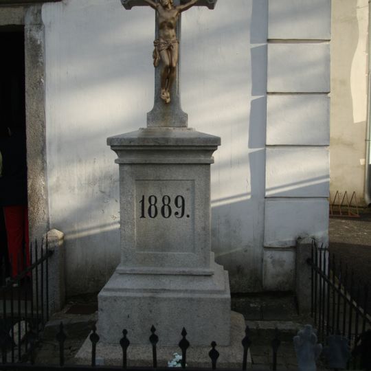 Kříž u kostela sv. Antonína v Panské Lhotě