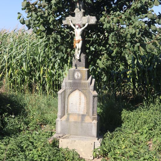 Kříž u cesty západně od Opatova