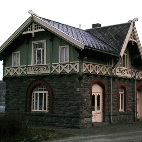 Langstein jernbanestasjon