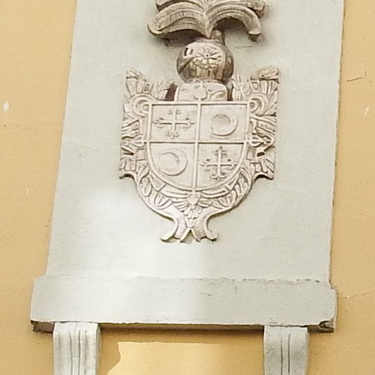 Escut dels Rico al Carrer Major 2-4 de Castalla